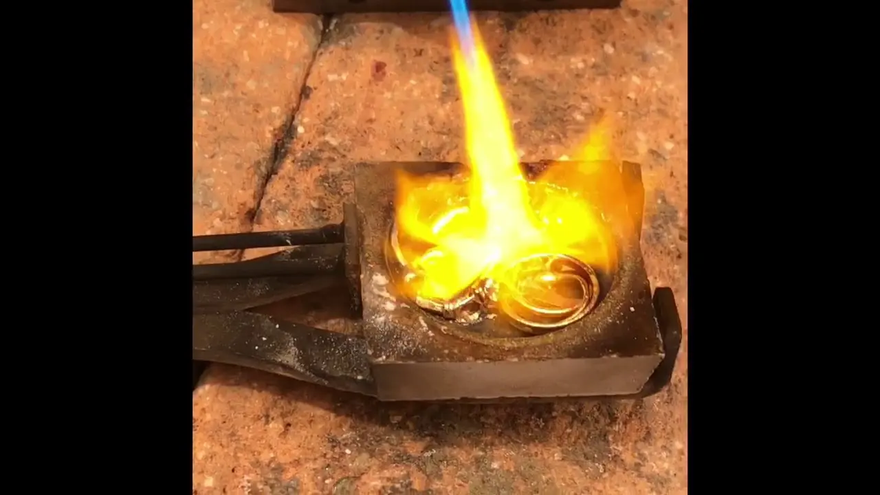 Beeld uit de video ‘Goud smelten’